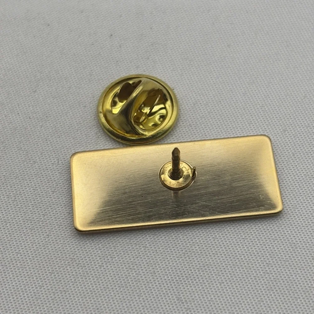 KFC Kentucky Fried Chicken Ain't‎ Afraid To Be Chicken Fast Food Lapel Hat Pin